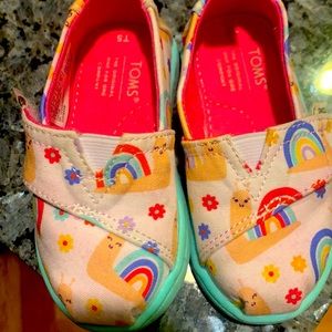 Baby girl Toms size 6